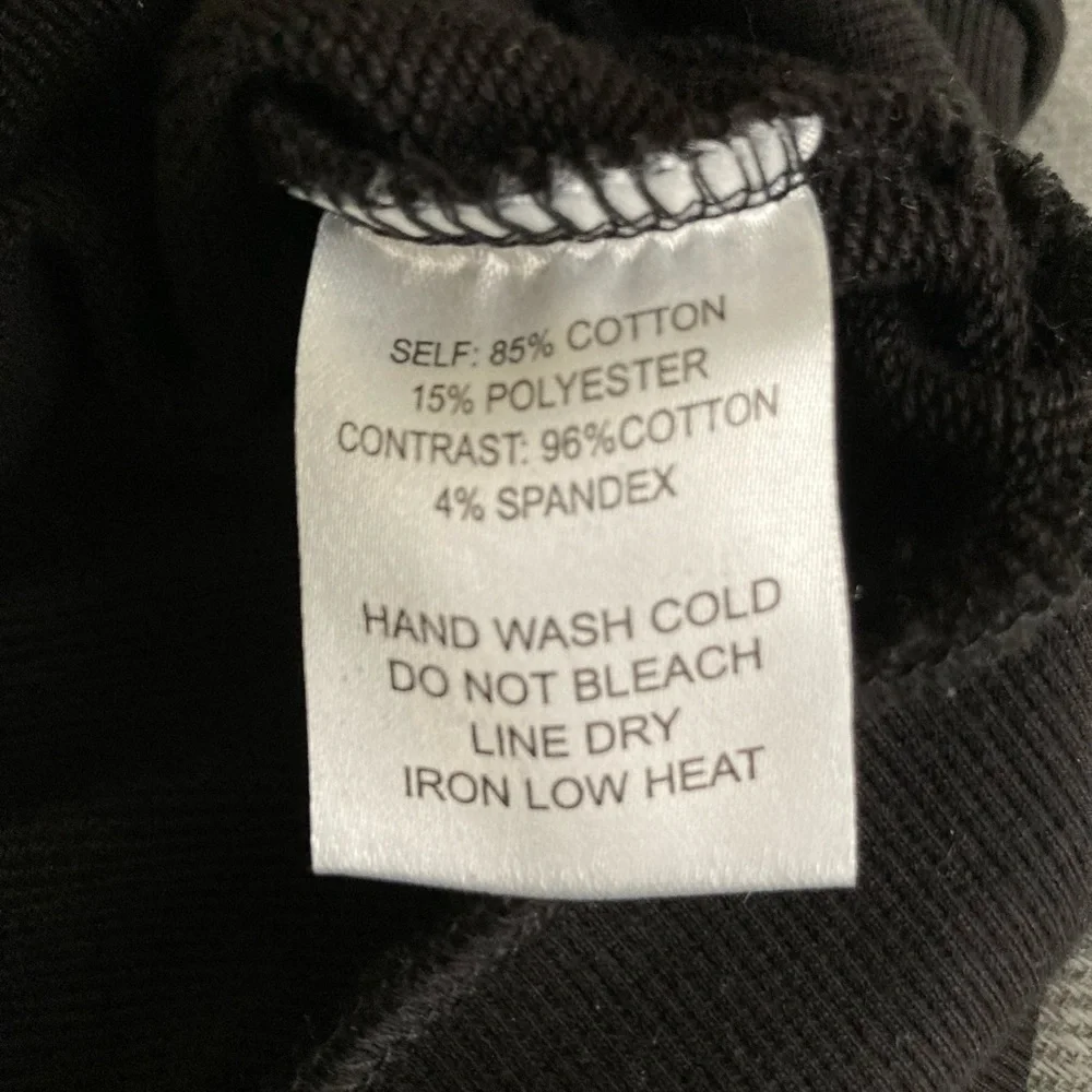 ✨ 5/$15 David Bowie Graphic Pullover - Picture 3 of 4